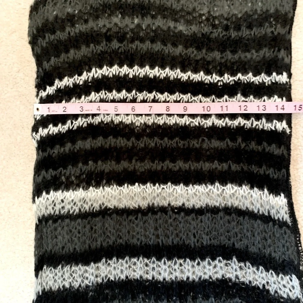 NWOT Rikka Women Boho Knit Infiniti Scarf One Size Black Gray White Fall‎